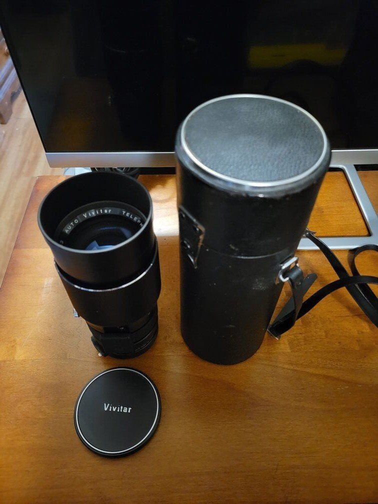 Vivitar 200mm 1:3.5 Auto Telephoto Camera Lens wit