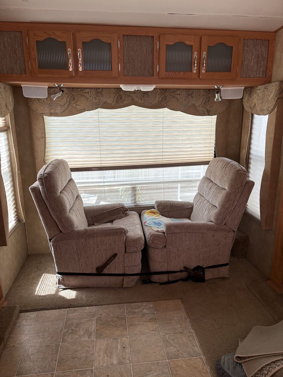 Main image 12