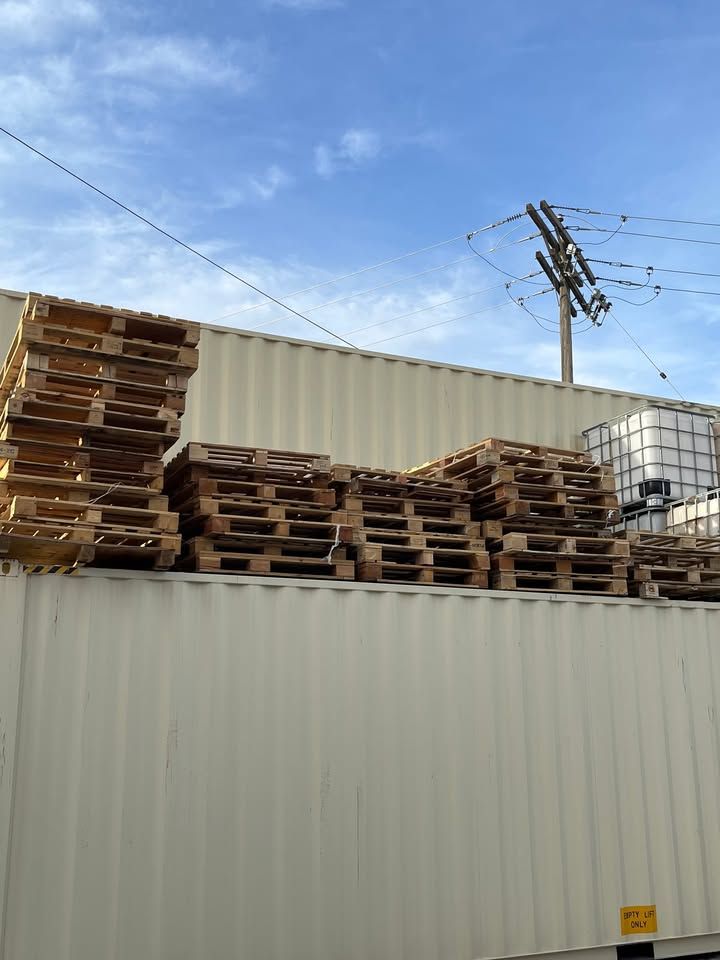 FREE WOOD PALLETS!!