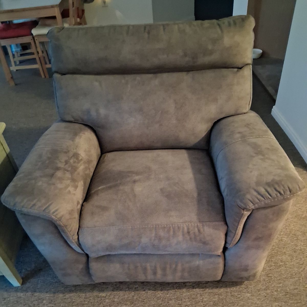 Set of Two Beautiful Recliners