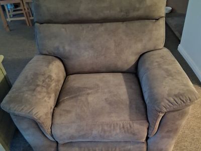 Set of Two Beautiful Recliners