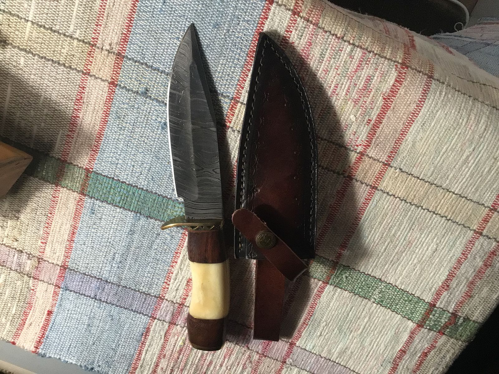 Very well made, Damascus Knife