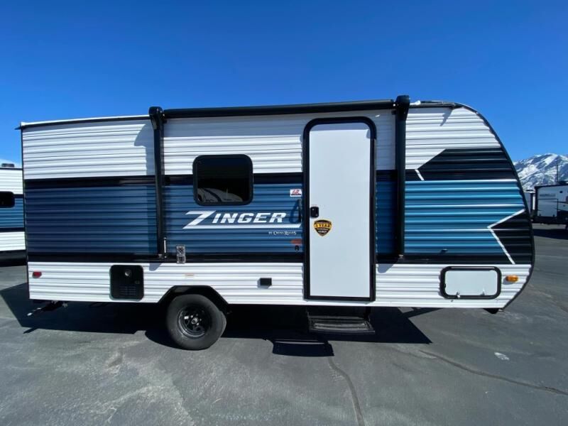 New 2025 CrossRoads RV Zinger Lite Affordable Travel Trailer with Rear Bath (18BH)