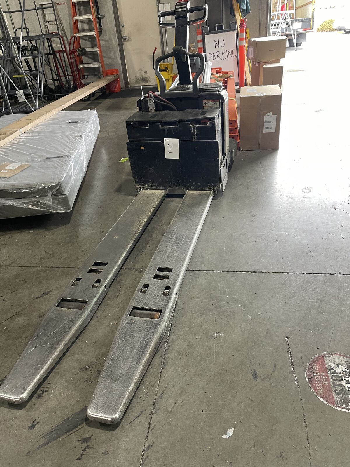 PE3000 Crown Double Jack Electric Pallet Jack Ride On