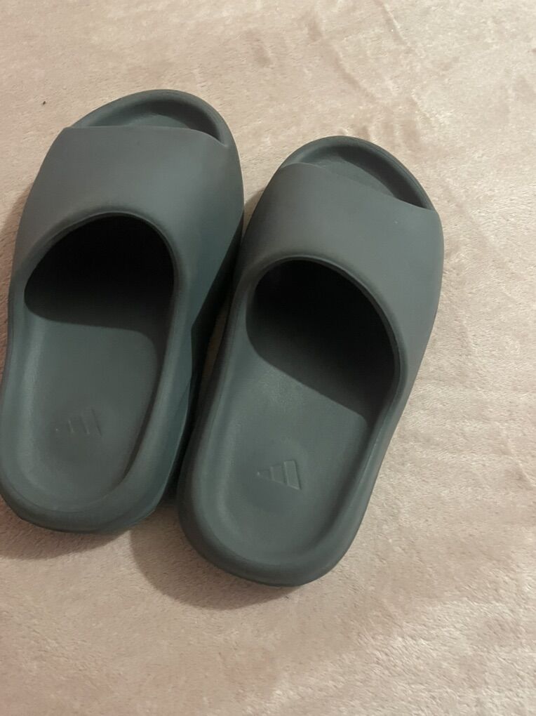 Adidas Yeezy Slides