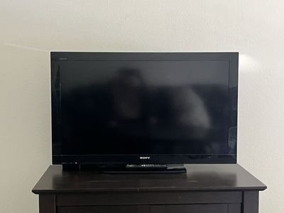 Sony Bravia 40-inch Black LCD TV with Remote - Great Condition