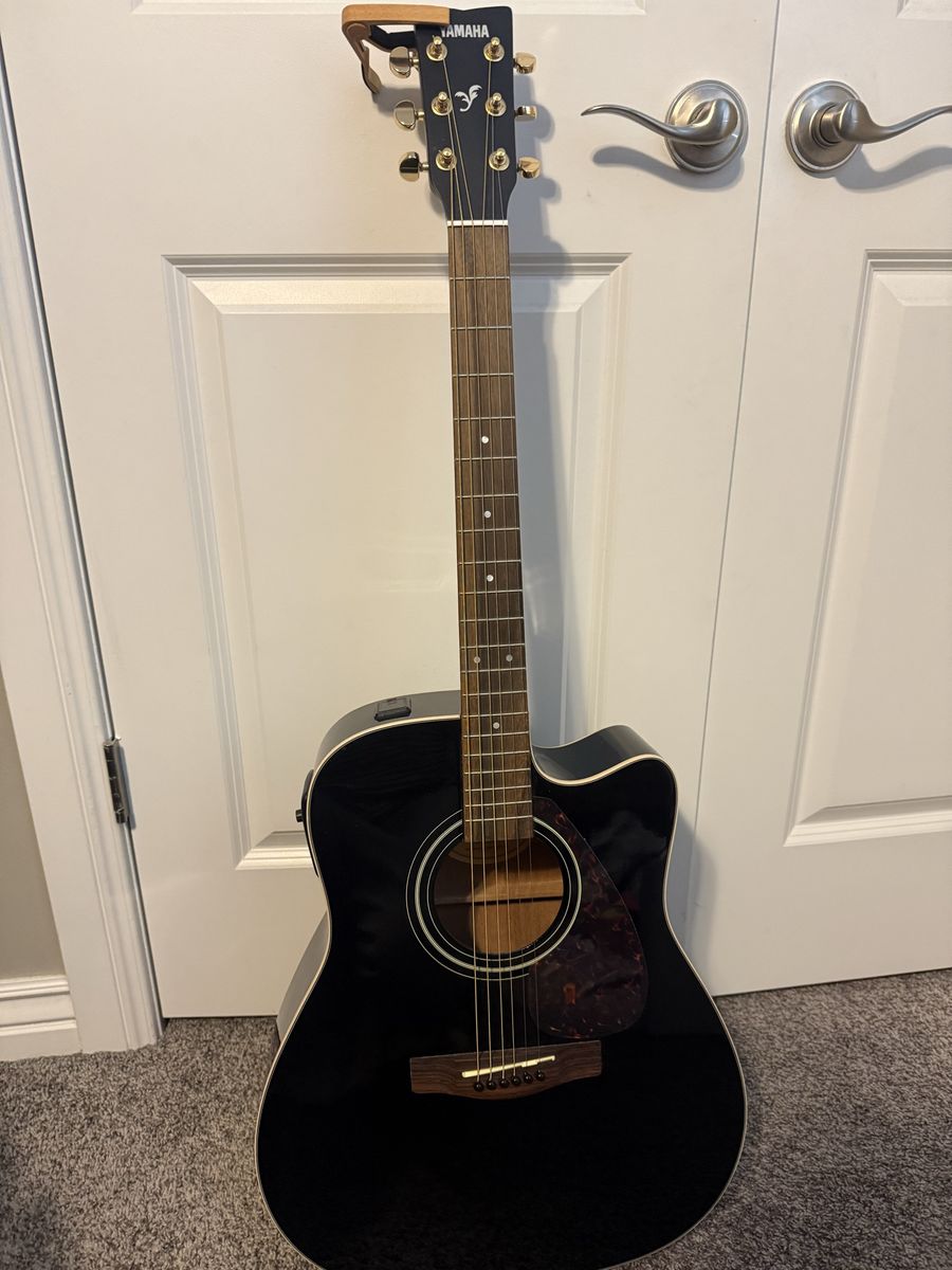 Yamaha guitar