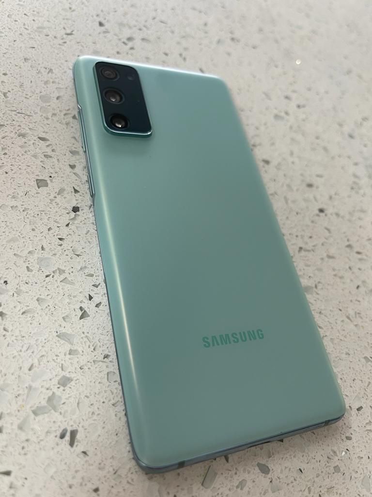 Samsung Galaxy S20FE 5G - 128GB - Unlocked