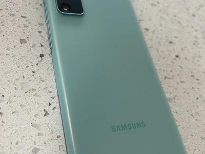 Samsung Galaxy S20FE 5G - 128GB - Unlocked