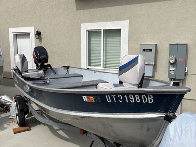 14 ft Lund aluminum fishing boat