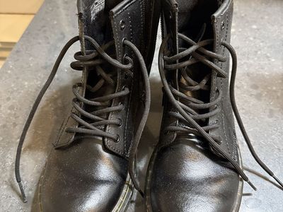 Dr. Martens Zavala J Black Boots Youth Size US 5 L/ US M 4