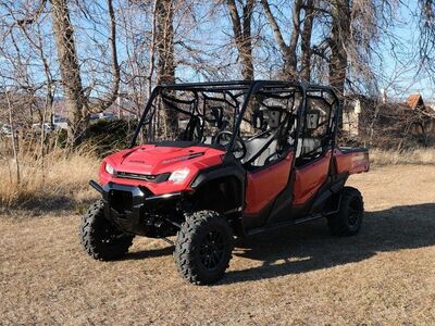 2025 Honda Pioneer 1000-6 Deluxe Crew