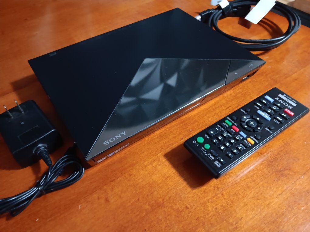 Sony BDP-S52003D Blu-ray player with Wi-Fi, Remote Control & HDMI Cable. Tested. Excellent Conditions!