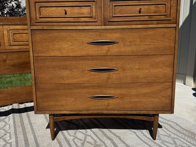 Mid century Broyhill Sculptra Five-Drawer Dresser
