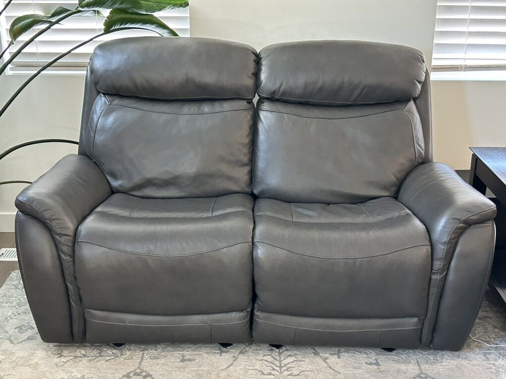 POWER RECLINING LEATHER SOFA / LOVESEAT
