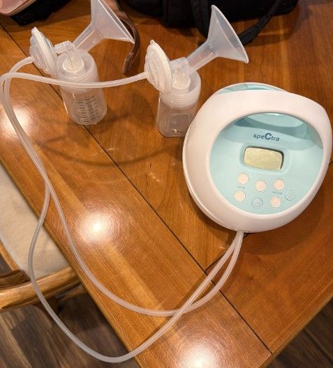 Spectra S1 Plus Breast Pump + Tsrete wearable set - Plus TONS of accessories.