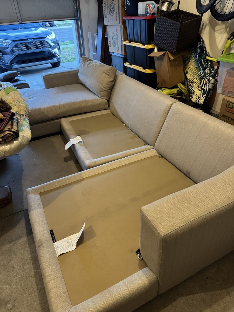 Rene cazares 3 piece sectional, missing pillows