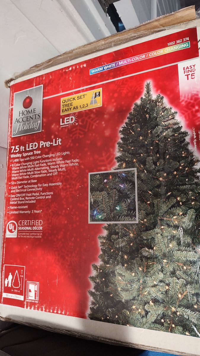 Christmas tree 7.5 ft Pre-lit LED lights