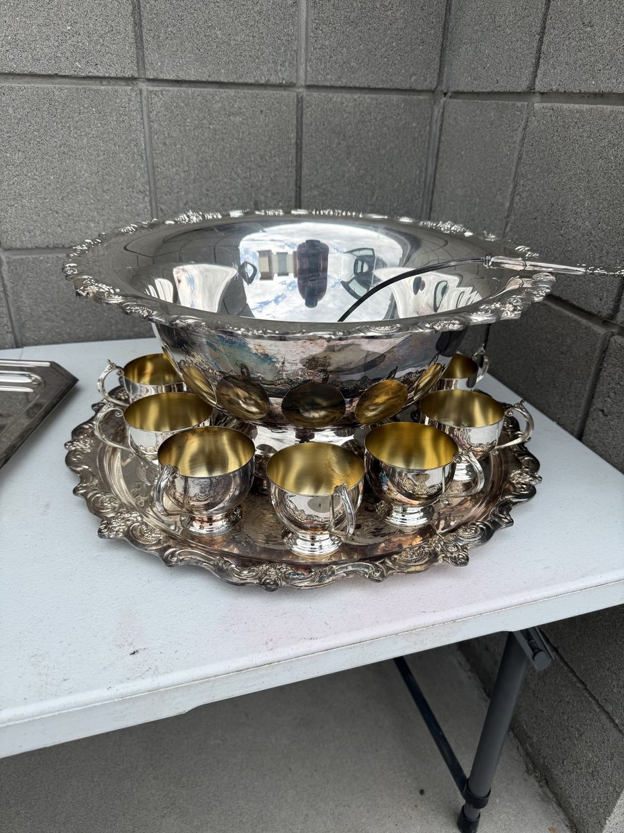 TOWLE Silverplated Punch Bowl With 12 Cups and a Ladle