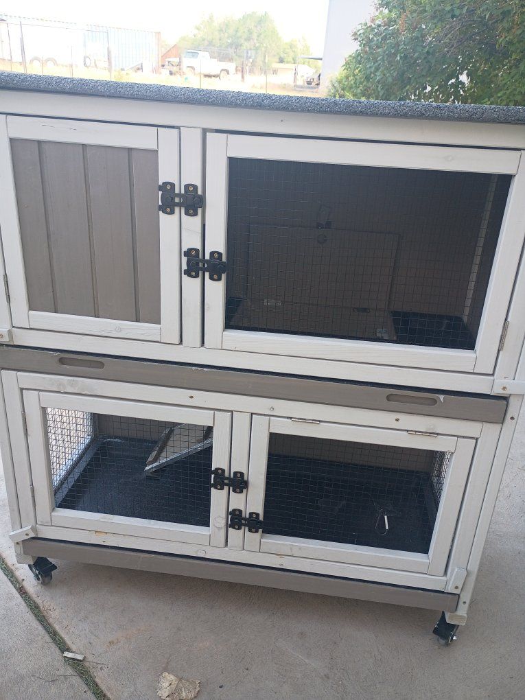 Small Hutch