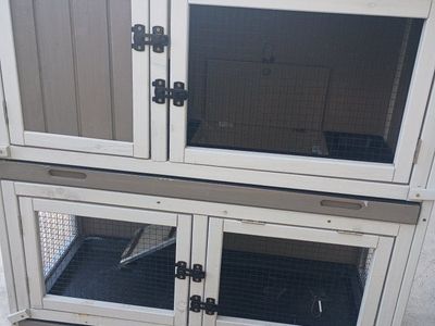 Small Hutch