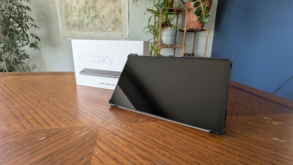 Samsung Galaxy Tab A7 Lite w/ case
