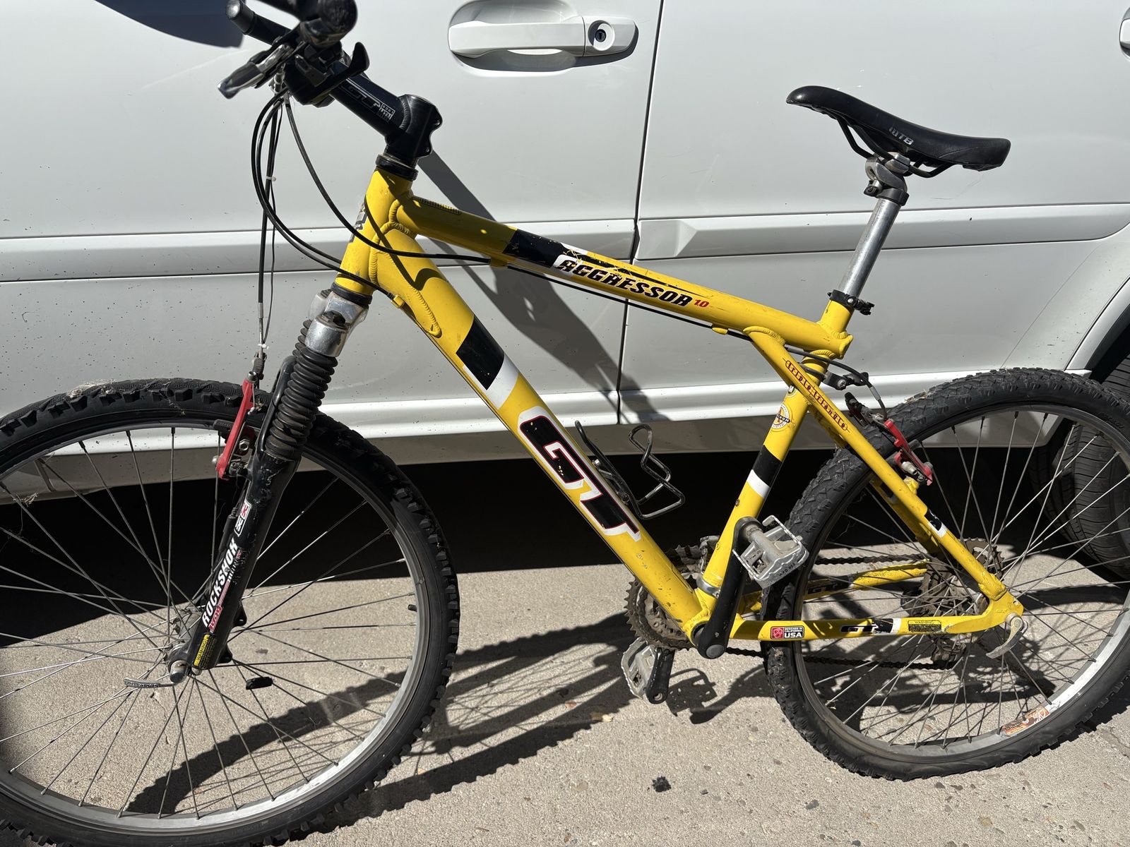 GT Aggressor 1.0 Mountain Bike - Yellow, Rockshox Front Suspension, Good Condition
