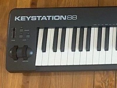 M-Audio Keystation 88 MIDI Keyboard