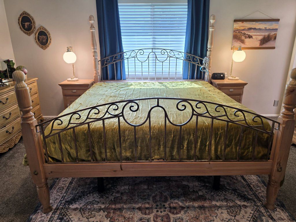 knotty Pine King Bed Set