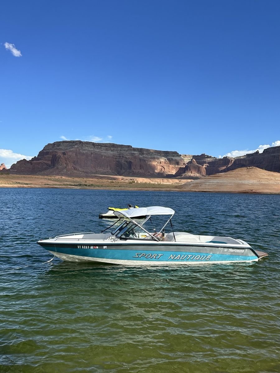 Nautique Sport Nautique GT40 Classic Ski Boat - Low Hours, Original Gel Coat