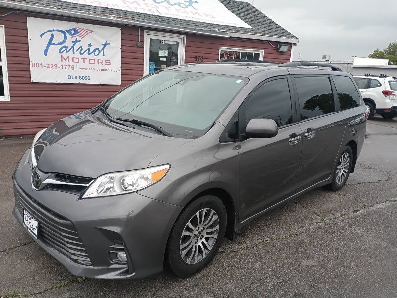 2020 Toyota Sienna XLE 8-Passenger