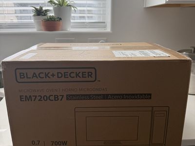 Black & Decker Mircowave Brand new in Box