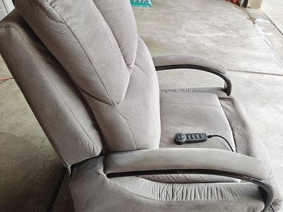 Chandler Power Lift Chair by Jackson Catnapper - Grey/Walnut