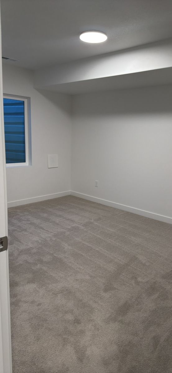 * Spacious Basement Suite w/ Private Bath & Walk-In Closet