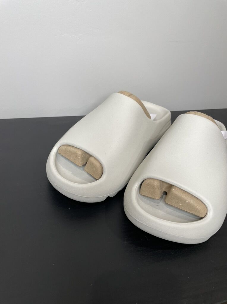 Yeezy Slides Cream