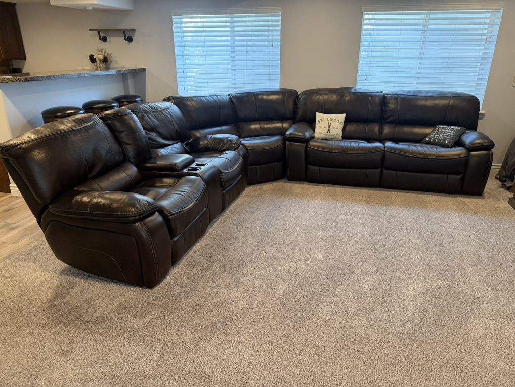 Couch / Sofa: Brown Leather Sectional