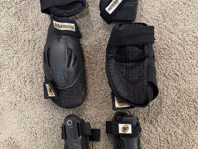 Rollerblade Skate Gear Knee, Elbow, knees & Wrist Pads - Full Set for Inline Skating & Roller Derby