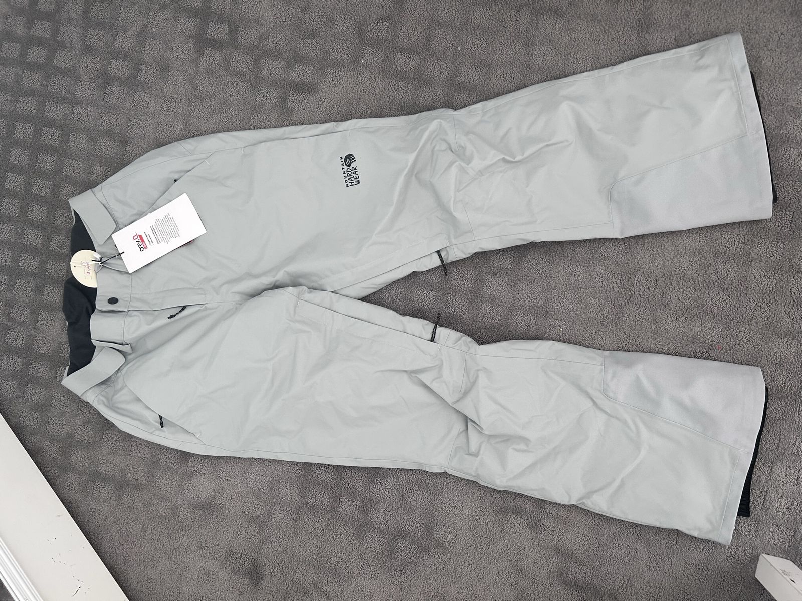 Mountain hardware women’s Medium sized snow/ski/winter pants in medium gray color