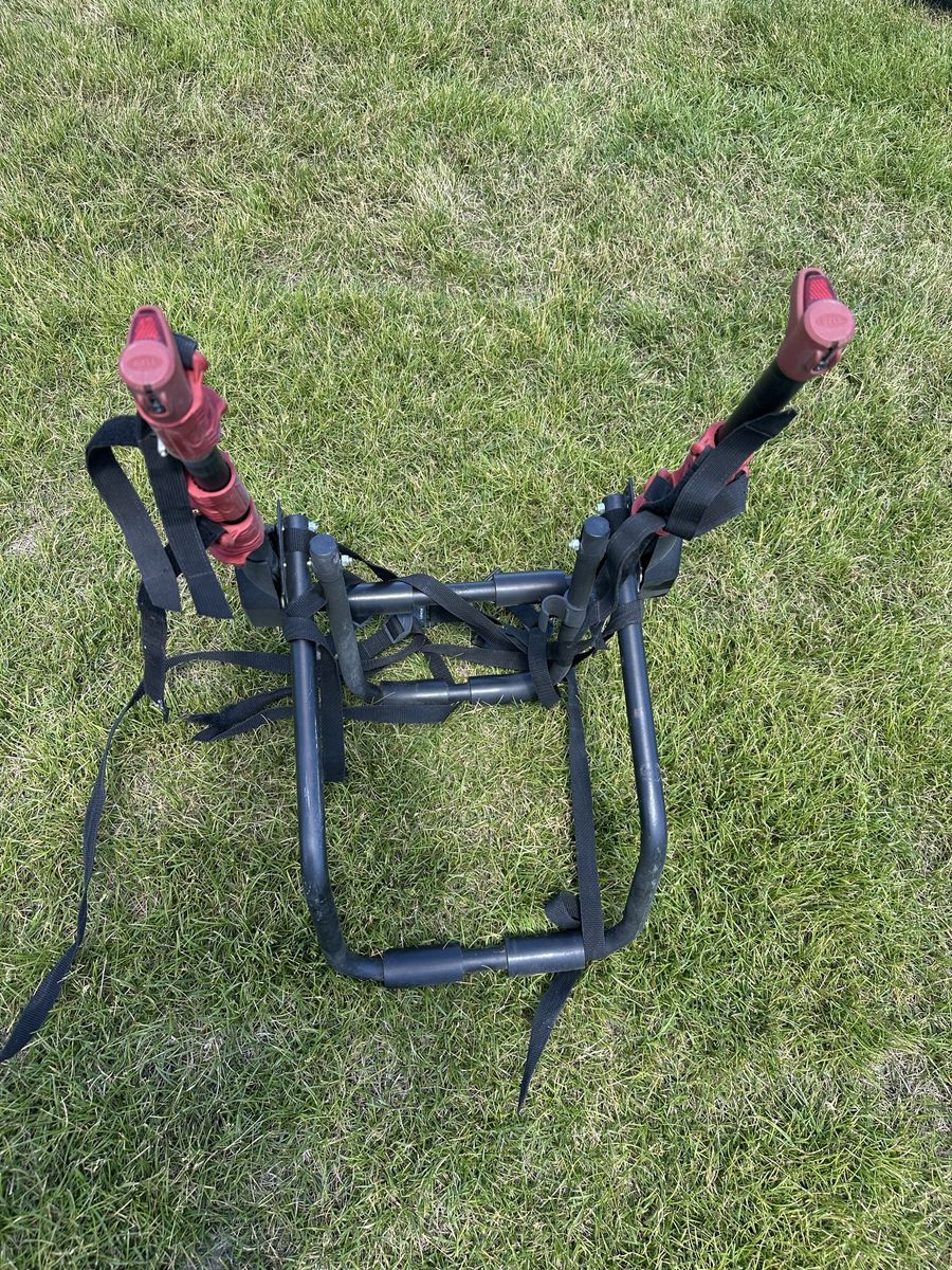 Bell Sports Deluxe 4-Bike Trunk Mounted Bicycle Rack - Black/Red, Universal Fit