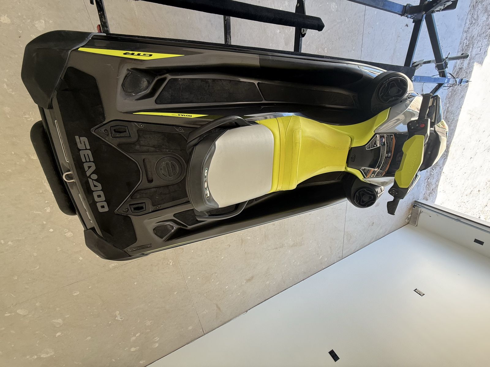 Main image 6