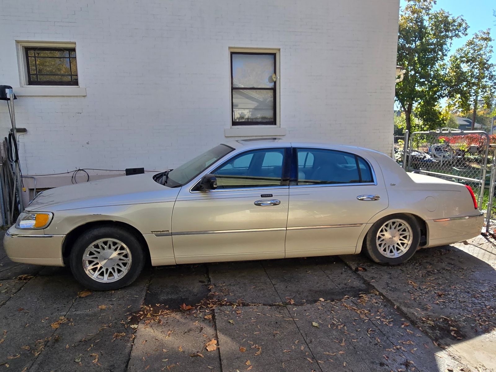 2002 Lincoln Town Car 