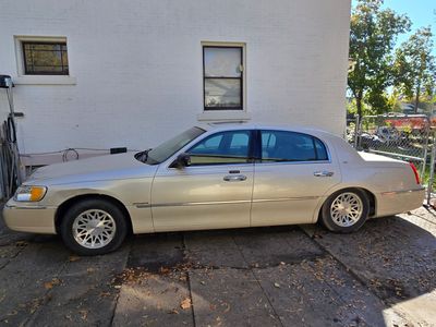 2002 Lincoln Town Car