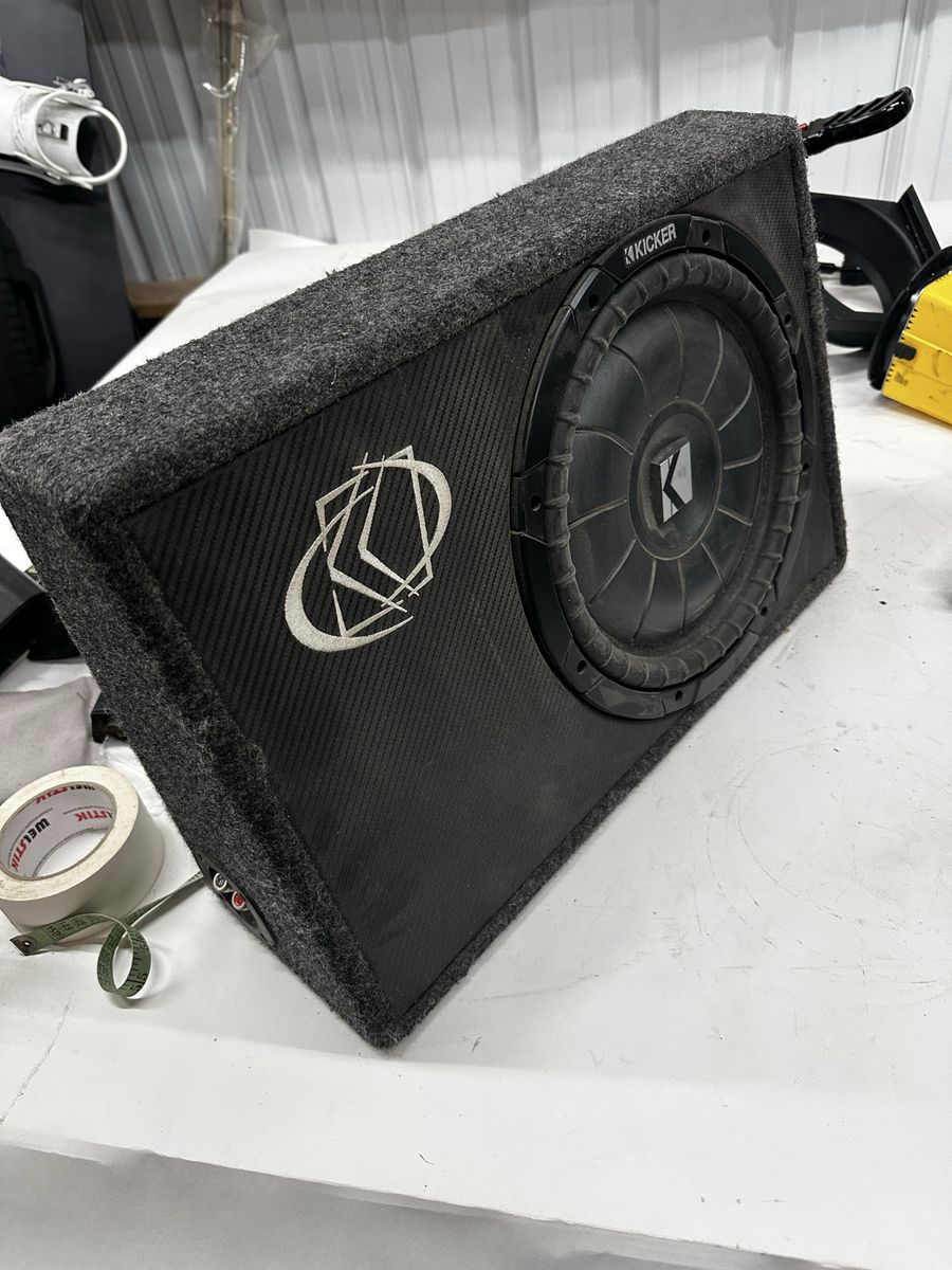 Kicker 12 in subwoofer sealed truck enclosure 10tcvt122