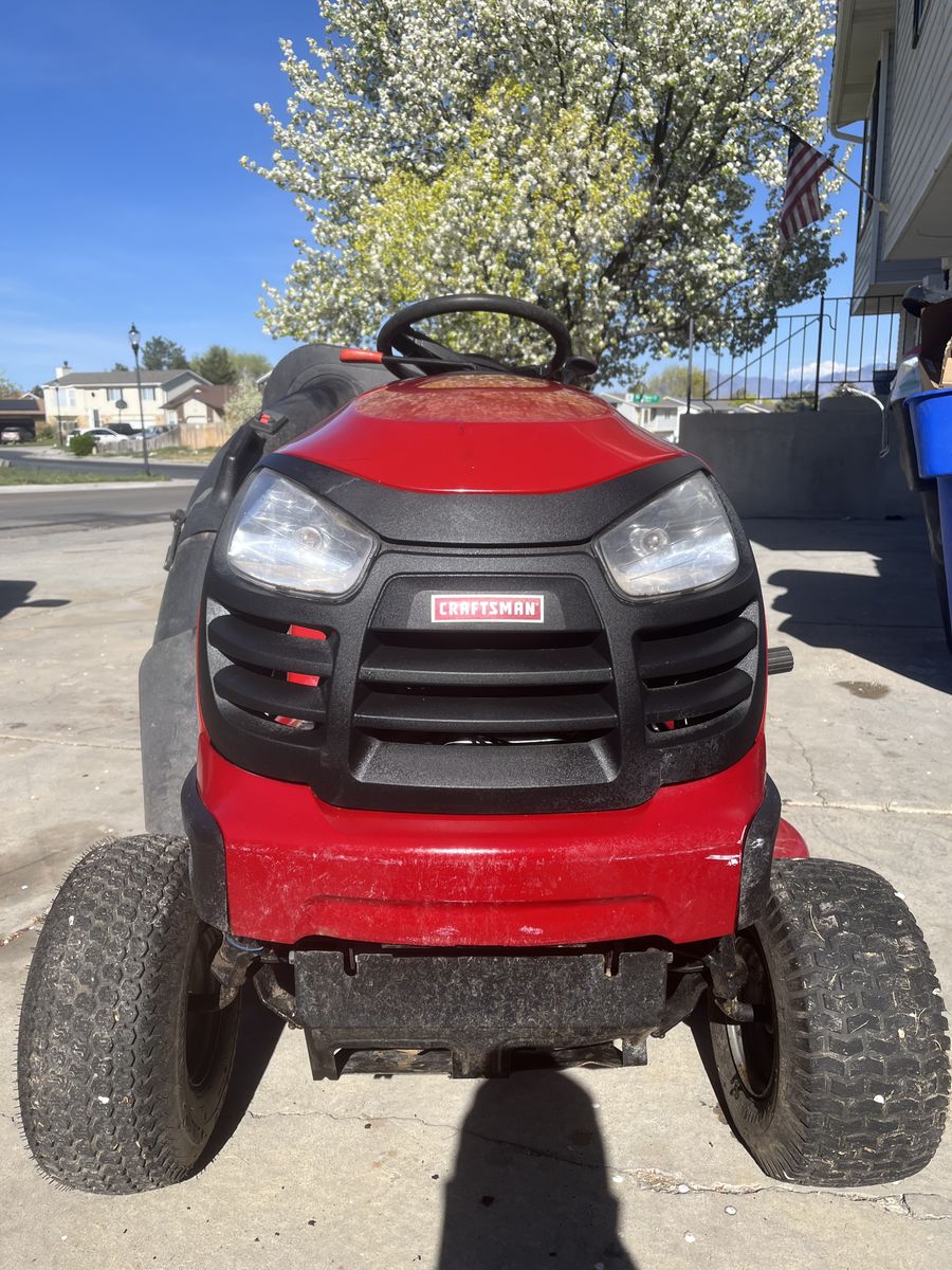 Craftsman YTS3000 Riding Lawnmower