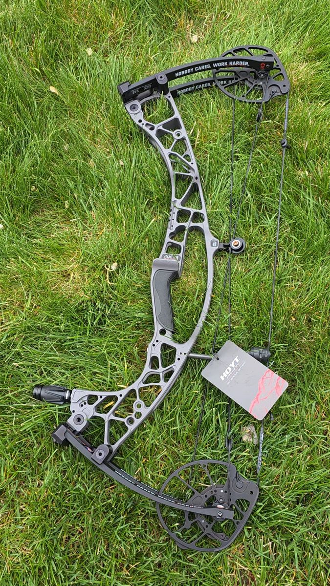 Hoyt AX3 29 60-70# Keep Hammering Edition
