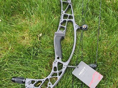 Hoyt AX3 29 60-70# Keep Hammering Edition