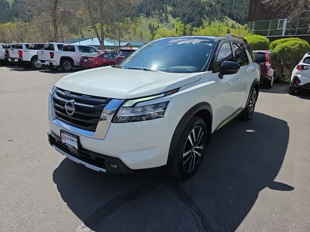 2023 Nissan Pathfinder Platinum