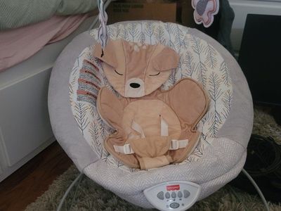 Fisher-Price Portable Baby Seat Fawn Meadows Deluxe Bouncer with Toy Mobile, Music & Vibrations
