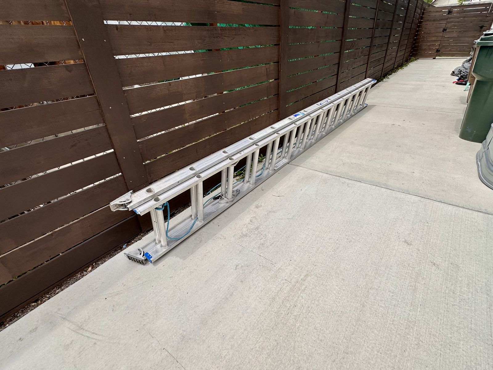 Werner 28’ aluminum extension ladder
