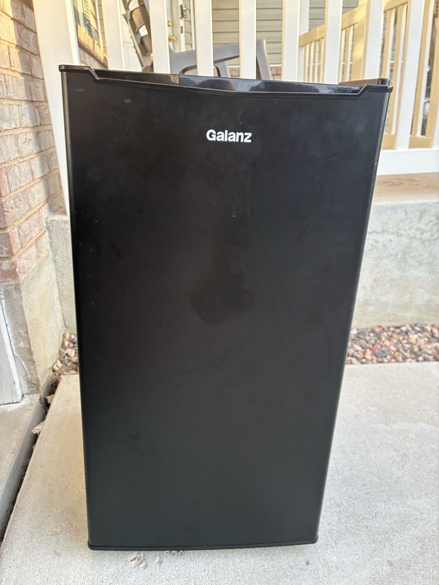 Galanz Mini Refrigerator Black